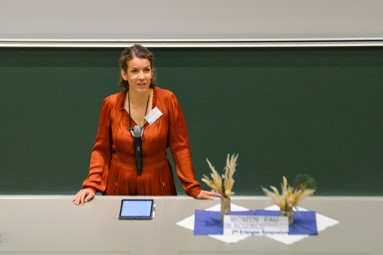 Dr. Lina Seitzl giving her welcome speech